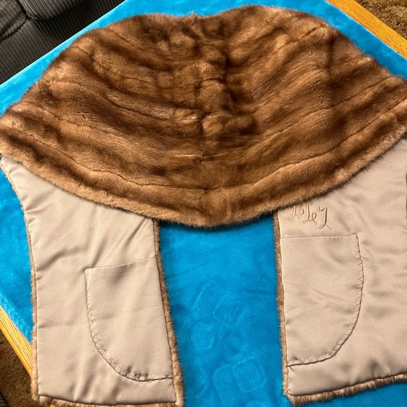 Elegant Brown Mink Fur Women's Shaw - Picture 5 of 10